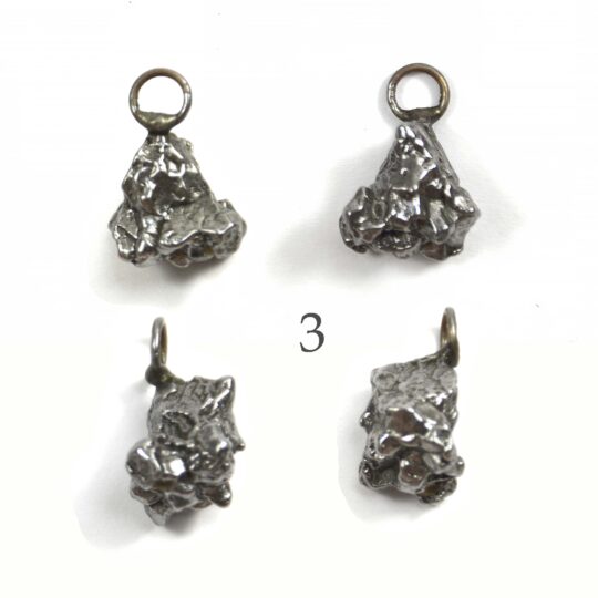 Meteoritenstück aus Eisen und Nickel mit Öse