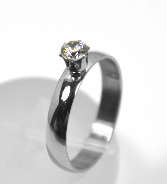 Edelstahlring abgerundet blank mit Stein, Prinzess, Breite ca. 4 mm
