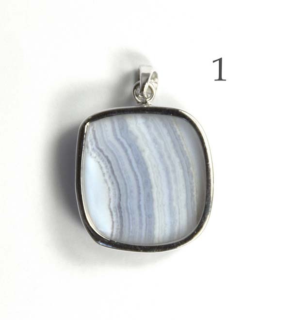Edelsteinanhänger Chalcedon Abb. 1 von hinten