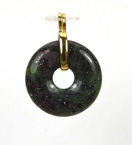 Rubin Zoisit Donut 30 mm an Donuthalter Clip