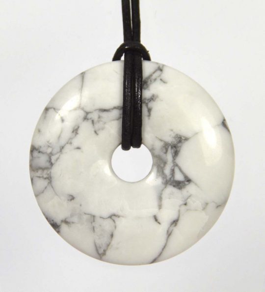 Magnesit Donut ca. 4 cm Bohrung ca. 8 mm