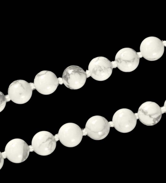 weiß graue Magnesit Kugelkette ca. 50 cm, Kugeln 8 mm, einzeln geknotet