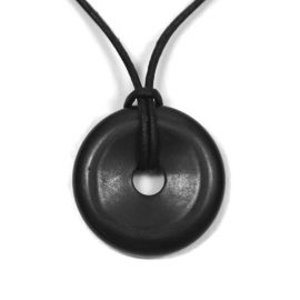 Shungit Donut 30 mm an Lederband