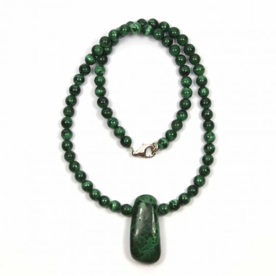 <p>grünes Malachit Geschenk Set Kette Armband und Ohrringe</p>