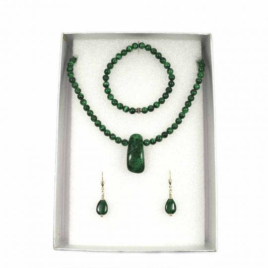 <p>grünes Malachit Geschenk Set Kette Armband und Ohrringe</p>