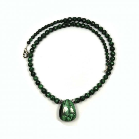 <p>grünes Malachit Schmuck Set Kette Armband und Ohrringe</p>