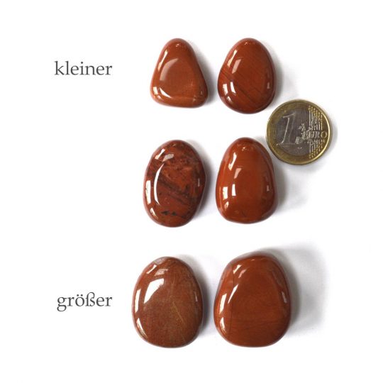Schöner gebohrter Trommelstein aus rotem Jaspis