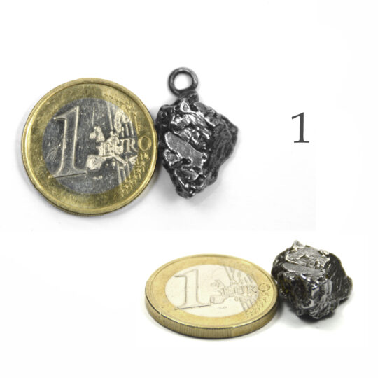 Meteoritenstück aus Eisen und Nickel mit Öse