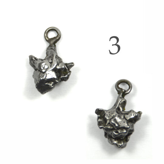 Meteoritenstück aus Eisen und Nickel mit Öse