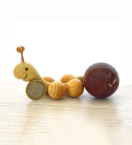 Rolltier Schnecke mit Kugel aus Mookait und 1-Euro-Stück