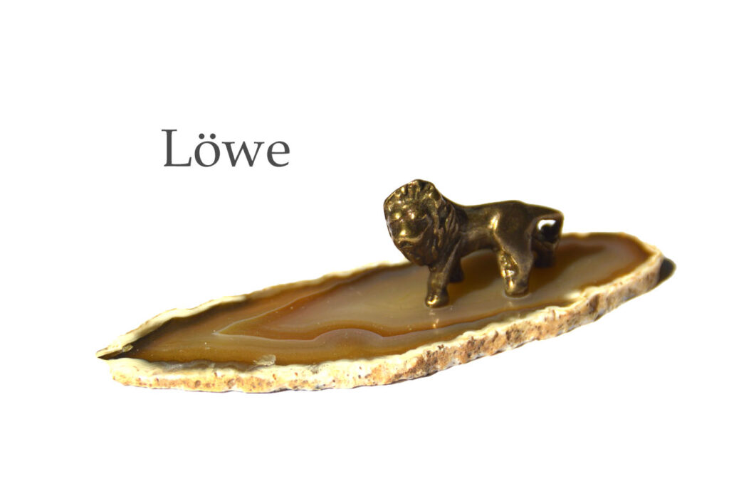 Messing Löwe auf Achatscheibe