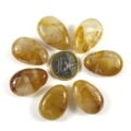 Golden Healer Trommelstein gebohrt mit 1 Euro Stück